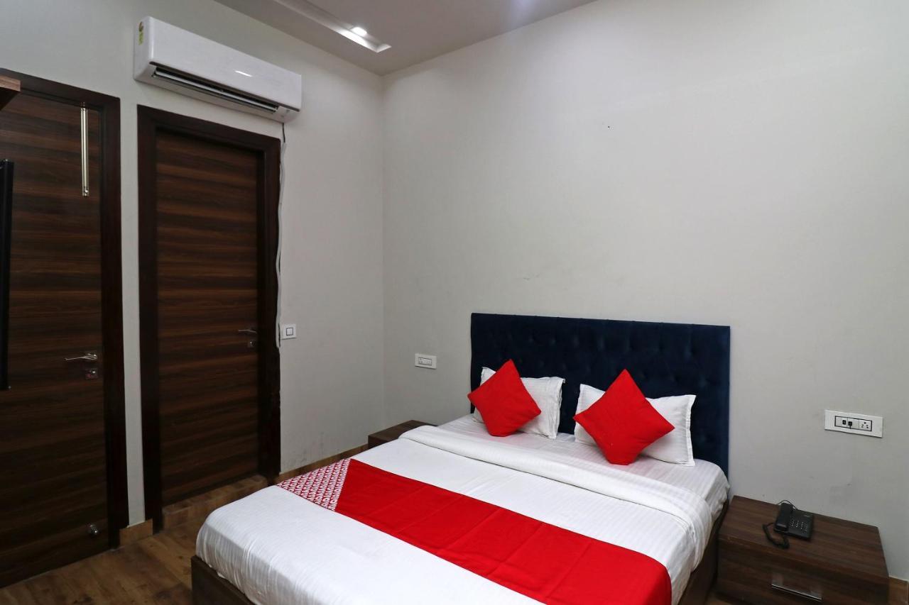 Pānīpat Oyo 38799 Savoy Guest House מראה חיצוני תמונה